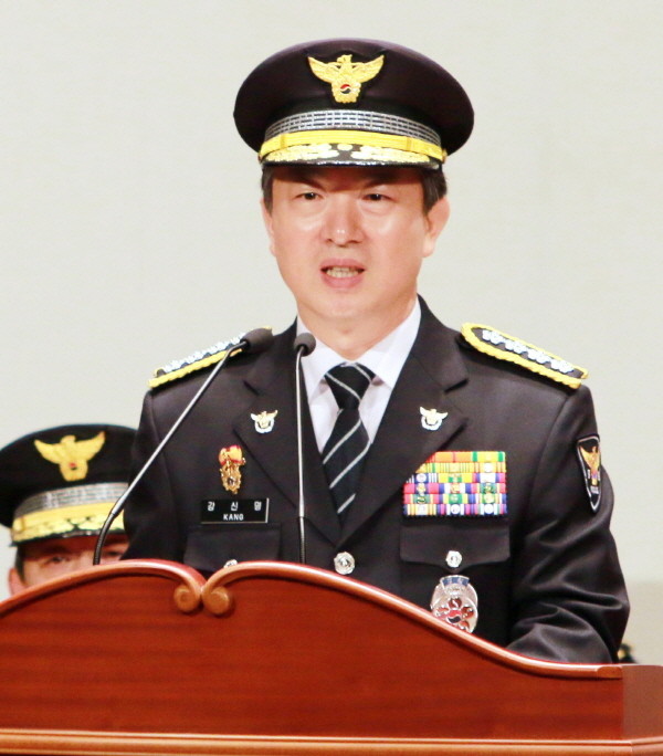 ▲ 축사를 하고 있는 강신명 경찰청장.사진제공=중앙경찰학교