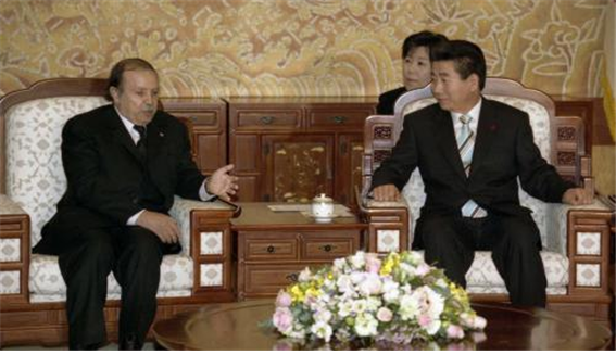 ▲ 2003. 12. 9 한국 - 알제리 정상회담. 이때 노무현은