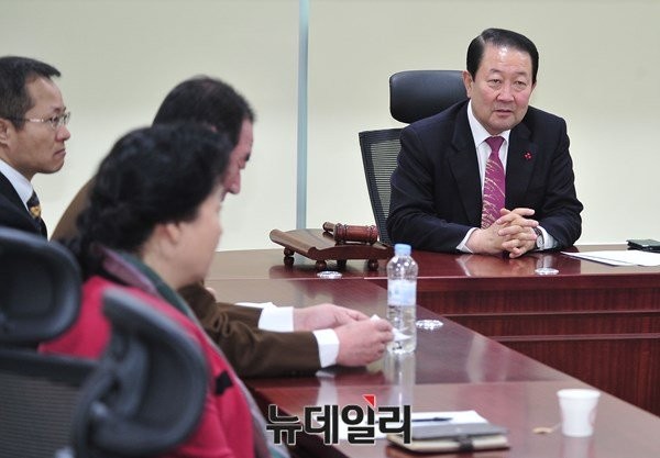 ▲ 통합신당 추진위원장을 맡고 있는 박주선 의원이 24일 의원회관에서 추진위원회의를 주재하고 있다. ⓒ뉴데일리 이종현 기자