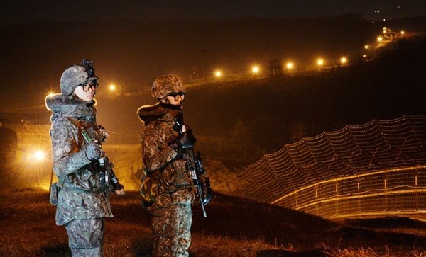 ▲ 육군 25사단 전방GOP 경계근무 모습.ⓒ사진공동취재단