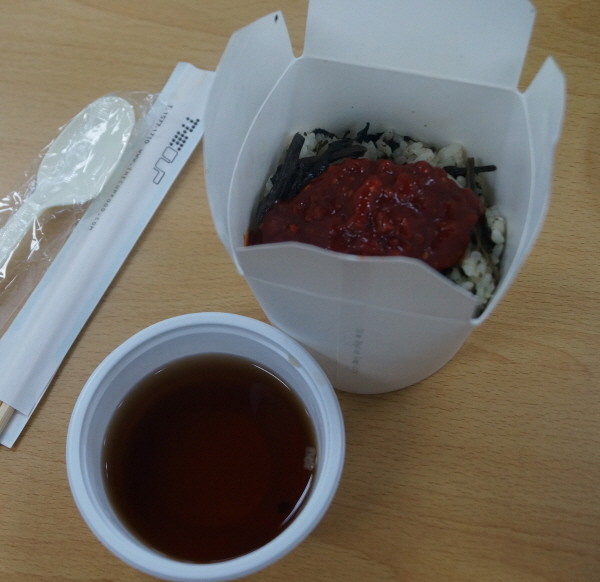 ▲ 제천 역전한마음시장상인회 음식연구회가 개발한 ‘곤드레 컵밥’사진제공=제천시