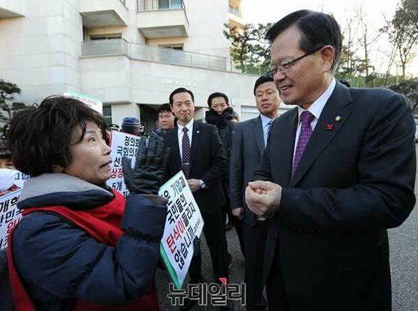 ▲ 정 의장은 이날 엄마부대와의 만남에서, 온화한 모습을 보이다가도, '국회의원 밥그릇 챙기기', '국가비상사태'라는 말에는 불편한 기색을 숨기지 않았다. ⓒ 뉴데일리 정재훈 기자