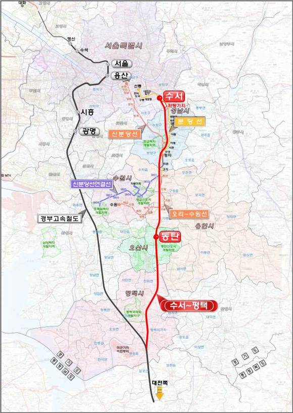 ▲ 평택시는 삼성전자 공장 건설, KTX 평택자제역 개통 등 개발 호재가 풍부한 지역이다. 하지만 올해 1만여가구 이상이 공급된 데 이어 내년 상반기에도 1만여가구가 분양될 예정이어서 과잉 공급 논란을 빚고 있다. 사진은 평택시와 수서를 잇는 KTX 노선도.ⓒ국토교통부