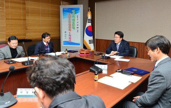 ▲ 이근규 제천시장이 통합체육회추진위 회의를 주관하고 있다.사진제공=제천시