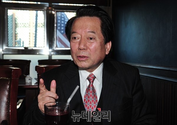 ▲ 김희철 전 의원이 28일 국회에서 기자회견을 열고 더민주당(당시 새정치민주연합)을 탈당한 직후 본지와 단독 인터뷰를 갖고 심경을 토로하고 있다. ⓒ뉴데일리 이종현 기자