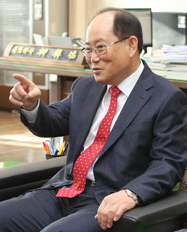 ▲ 류한우 단양군수.사진제공=단양군