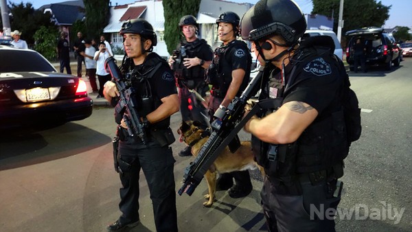 무기소지 범죄자와 대치중인 SWAT ⓒ뉴데일리  태상호 기자