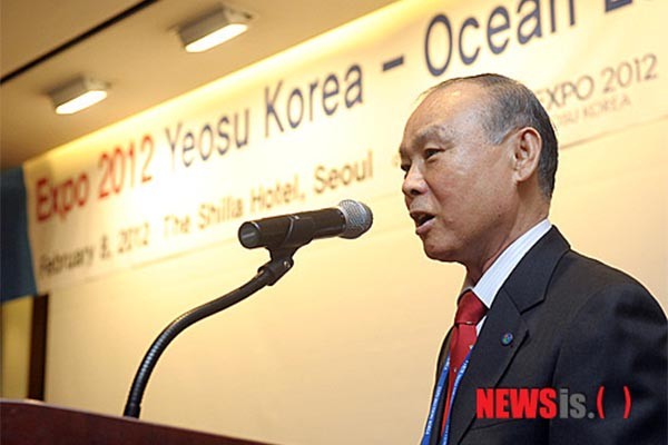 ▲ 인천국제공항을 반석 위에 올린 강동석 前국토교통부 장관. 2005년 공직에서 물러난 뒤 대학 교수로 지내다 2012년 여수엑스포 조직위원장을 맡았다. 사진은 여수 엑스포 조직위원장 당시 모습. ⓒ뉴시스. 무단전재 및 재배포 금지.