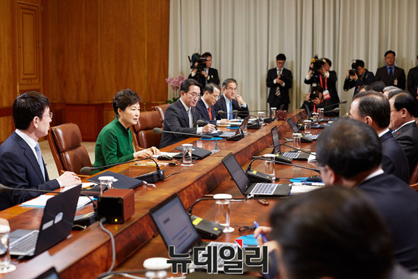 ▲ 청와대에서 수석비서관회의를 주재하고 있는 박근혜 대통령. ⓒ뉴데일리