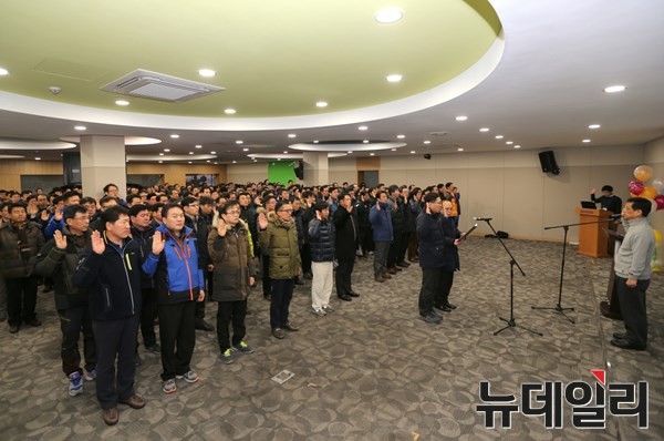 ▲ 포항제철소는 1일 새해를 맞아 올 한 해 포스코패밀리 직원들의 무재해와 낭비 제로(zero) 실현을 다짐하는 행사를 가졌다.  ⓒ포항제철소 제공