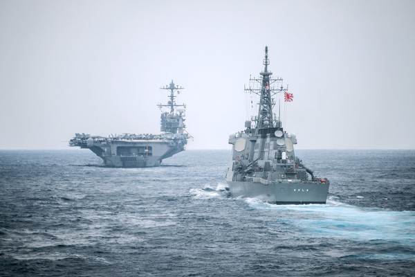 미해군과 기동훈련중인 일본 해상자위대.ⓒ미해군