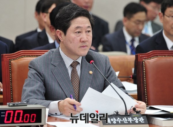 ▲ 새누리당 유기준 의원이 라디오에 출연해 교착상태에 있는 공천특별위원회 대신 공천관리위원회가 지역별로 결선투표제나 컷오프제 등에 대한 기준을 다르게 적용해야 한다고 말해 논란이 예상된다. ⓒ뉴데일리 이종현 기자