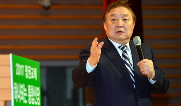 ▲ 더불어민주당 정대철 상임고문이 지난해 11월 29일 광주광역시에서 열린 통합신당추진위원회 출범식에 참석해 축사를 하고 있다. ⓒ뉴시스 사진DB