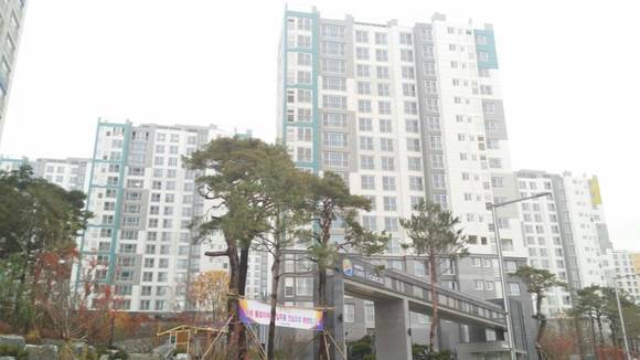 ▲ 위례신도시는 부동산시장 호황을 이끈 지역으로 손꼽혔지만 올해 조정기에 접어들 전망이다. 사진은 위례신도시에 있는 '위례 엠코타운 플로리체' 전경.ⓒ뉴데일리경제