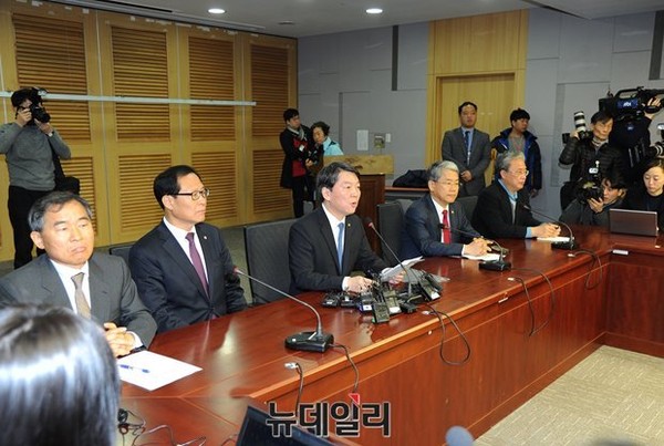 ▲ 오는 10일 창당준비위 출범을 앞두고 있는 안철수 의원은 6일 북한의 수소폭탄 실험 주장에 대해 개탄스럽다는 반응을 보이며 강력히 규탄했다(자료사진). ⓒ뉴데일리 이종현 기자