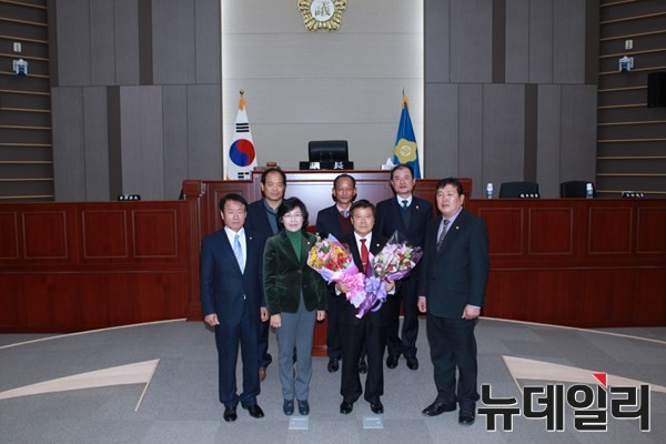 ▲ 성주군의회는 6일 오전 11시 제212회 임시회를 열어 의장 보궐선거를 실시한 결과 곽길영 의원(성주군 다 선거구)이 총 유효투표 수 7표 중 7표를 얻어 만장일치로 당선됐다. ⓒ성주군 제공