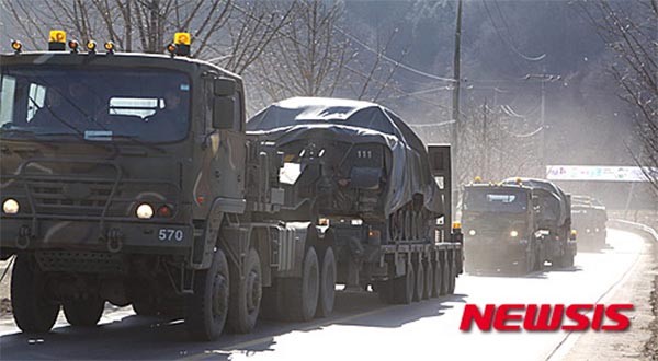 ▲ 8일 오전 강원도 화천 인근에서 전방으로 이동 중인 전차부대. ⓒ뉴시스. 무단전재 및 재배포 금지.