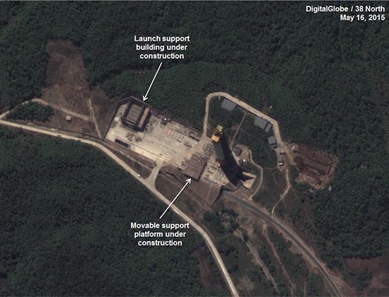 ▲ 북한은 2015년 말 서해 평안북도 동창리 미사일 시험장 증축 공사를 끝냈다. 사진은 '38노스'가 2015년 5월 공개한 동창리 시험장 사진. ⓒ美 '38노스' 보도화면 캡쳐
