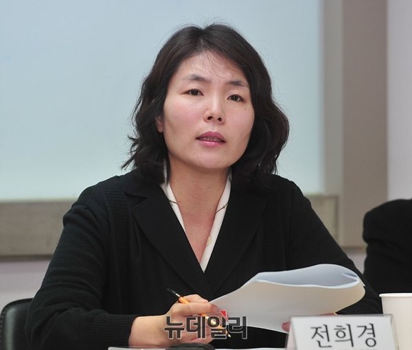 ▲ 10일 전희경 자유경제원 사무총장이 새누리당에 영입됐다. 그는 김무성 대표에 "영웅"이라는 극찬을 받은 '보수 여전사'다. ⓒ뉴데일리 정재훈 기자