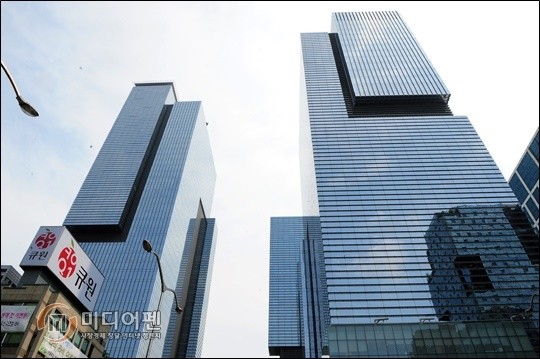 ▲ ▲ 한국은 중대한 기로에 서있다. 경제번영이냐, 경제쇠퇴냐 하는 선택선상에 있다. 이 길의 선택은 절대 정부나 정치권에서 할 수 없다. 경제자유에 대한 확신을 가진 지식인이 중심이 되어, 자유화 깃발을 가지고, 국민들의 열망을 이끌어 내야 한다./사진=미디어펜