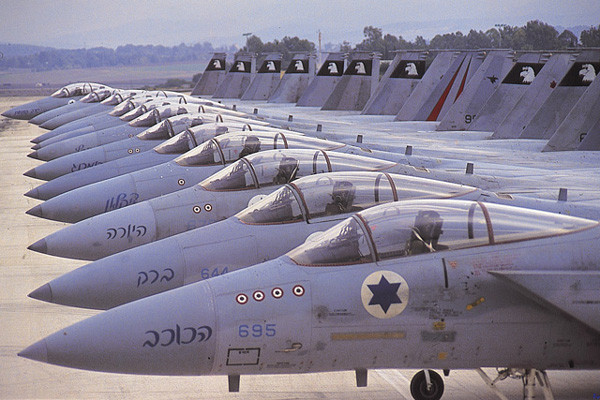 ▲ 이스라엘은 주변국이 핵무기 개발을 할 때면 F-15 전투기로 공습해 왔다. 사진은 이스라엘 공군의 F-15 전투기. ⓒ이스라엘 웨폰스 닷컴 화면캡쳐