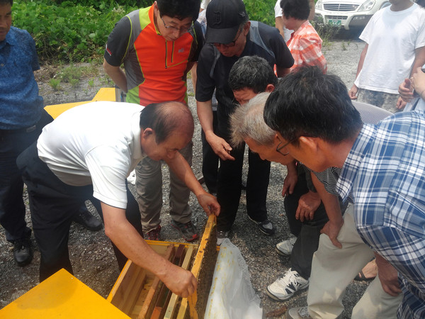 ▲ 2015년도 최고경영자과정 현장교육 장면. 사진=충북농업기술원.