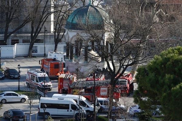 ▲ 지난 12일(현지시간) 터키 최대도시 이스탄불의 유명 관광지 '술탄 아흐메드 광장'에서 자살폭탄테러가 발생했다. ⓒ美폭스뉴스 보도화면 캡쳐