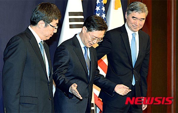 ▲ 지난 13일 서울 소공동 롯데호텔에서 만난 한미일 6자 회담 수석대표들은 북한 핵실험에 대응해 보다 강력한 제재를 가하기로 합의했다. ⓒ뉴시스. 무단전재 및 재배포 금지.