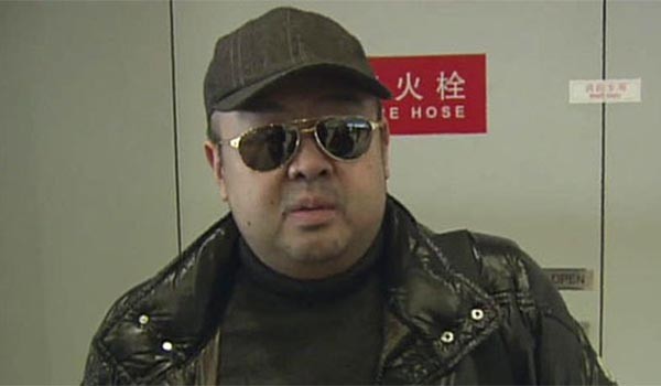 ▲ 북한 김씨 일가에서 유일한 친중파 김정남. 2007년 중국에서 포착된 모습이다. 시진핑이 中공산당 총서기가 된 시기와 그의 행방이 묘연해진 시기가 비슷하다. ⓒ2007년 당시 SBS 보도화면 캡쳐