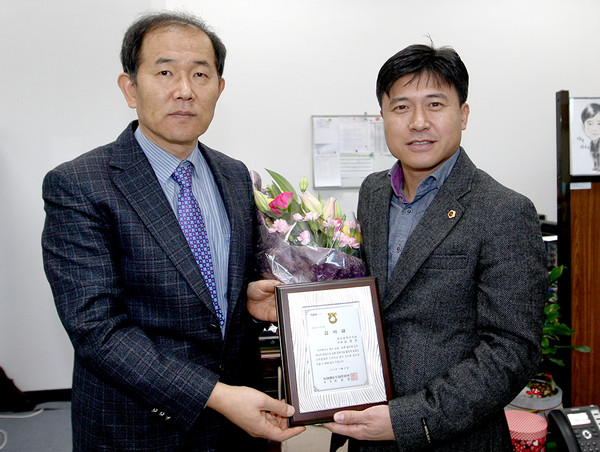 사진 우측이 대전시의회 김종천 의원. 대전시의회