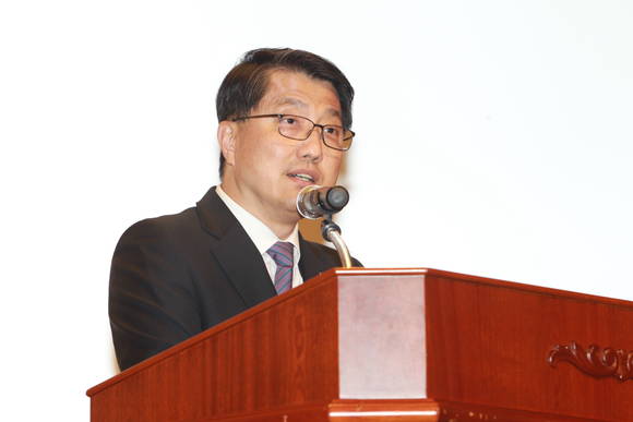 ▲ 진웅섭 금융감독원장이 14일 서울 여의도 본원에서 열린 금융규제 운영규정 내부교육에 앞서 모두발언을 하고 있다. ⓒ 금융감독원