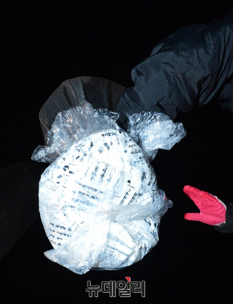 ▲ 하늘로 날아오르는 대북풍선의 모습.  ⓒ뉴데일리 정상윤 기자