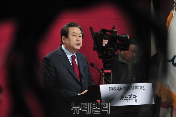 ▲ 김무성 새누리당 대표가 18일 오전 신년 기자회견을 하고 있다. ⓒ 뉴데일리 이종현 사진기자