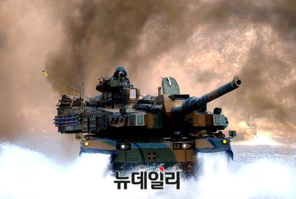 ▲ 남한강변을 도섭하는 K-2 흑표전차.ⓒ육군