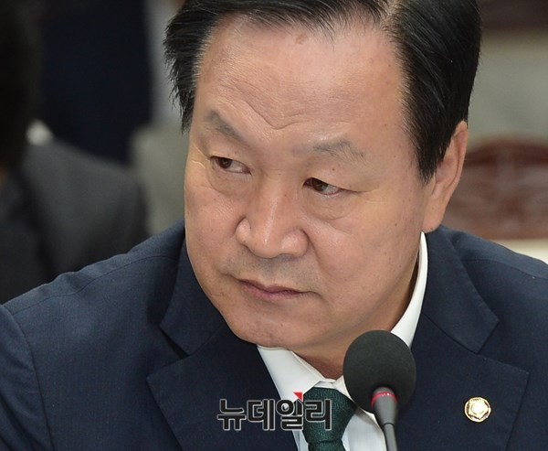 ▲ 새누리당 한기호 의원이 19일 "민생구하기 입법 촉구 1000만인 서명운동에 참가했다"고 밝혔다. 그는 육군 장성 출신 재선의원이다. ⓒ뉴데일리 정상윤 기자