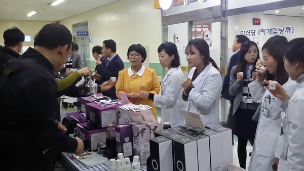 ▲ 충남대병원 설 맞이 농특산물 특판 행사장. ⓒ영동군