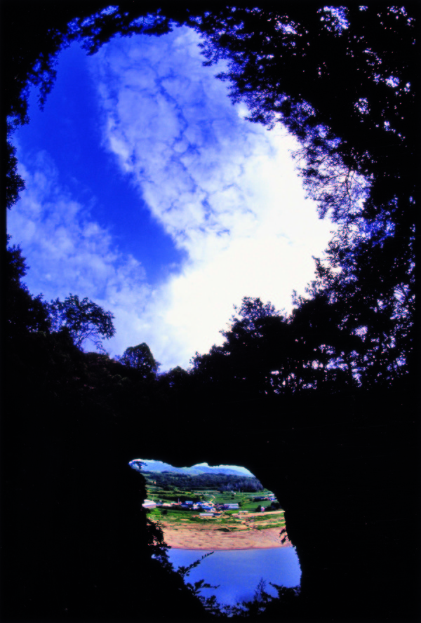 ▲ 단양팔경 중 2경인 석문ⓒ단양군