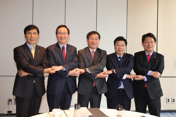 ▲ 사진 왼쪽부터 안희정 충남지사, 송하진 전북지사, 유정복 인천시장, 권선택 대전시장, 권영진 대구시장.ⓒ대전시