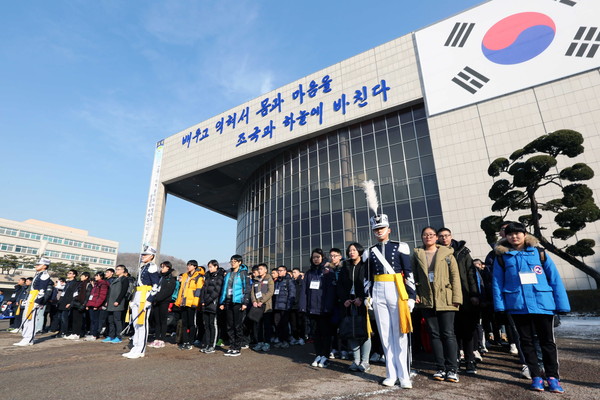 ▲ 68기 공군사관학교 예비생도들이 본격적인 행진에 앞서 대열을 정비하고 있다.ⓒ공군사관학교