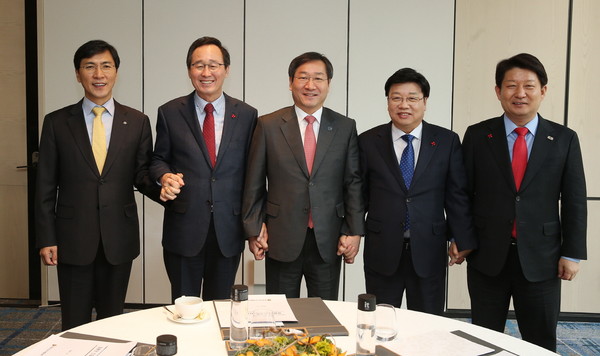 ▲ 사진은 왼쪽부터 안희정 지사, 송하진 지사, 유정복 시장, 권선택 시장, 권영진 시장ⓒ충남도