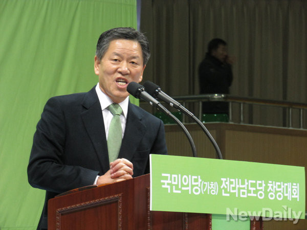 ▲ 국민의당 주승용 원내대표가 21일 전남 보성 다향실내체육관에서 열린 전남도당 창당대회에서 축사를 하고 있다. ⓒ보성(전남)=뉴데일리 정도원 기자