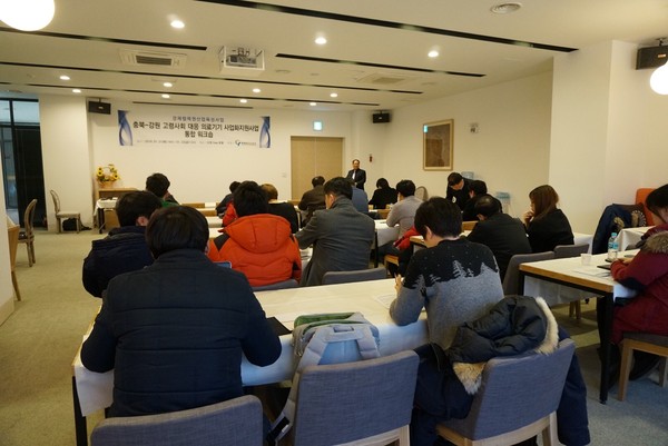 ▲ 초청 강사가 의료기기 기술동향 및 산업전망에 대해 설명하고 있다.ⓒ충북테크노파크