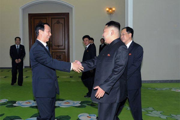 ▲ 2012년 8월 中공산당 중앙대외연락부 책임자인 왕자루이가 북한을 찾아 김정은을 만났다. ⓒ北선전매체 화면캡쳐