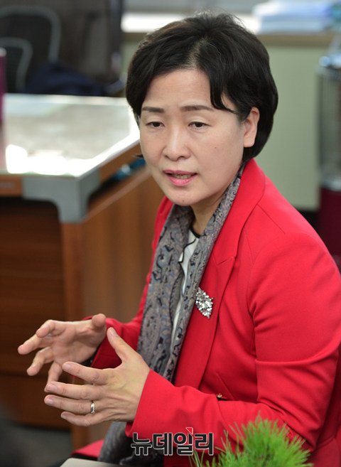 ▲ 주 1회 오프라인 수업:체험적 인성교육과 뇌교육이 이뤄진다. 몸과 뇌를 깨우는 뇌체조와 명상(사진제공: 벤자민인성영재학교)