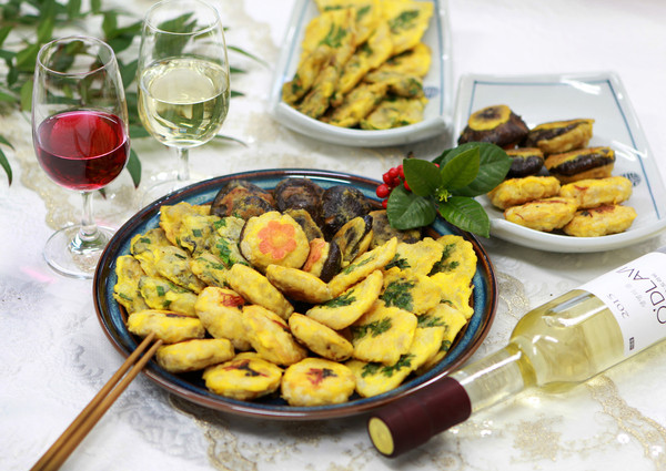 ▲ 국산와인과 어울리는 명절 음식. ⓒ충북도농업기술원