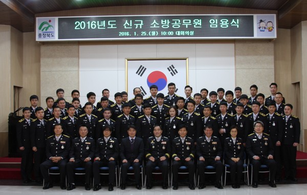 ▲ 충북소방본부가 25일 신규 소방관에 대한 임용장을 수여했다.ⓒ충북소방본부