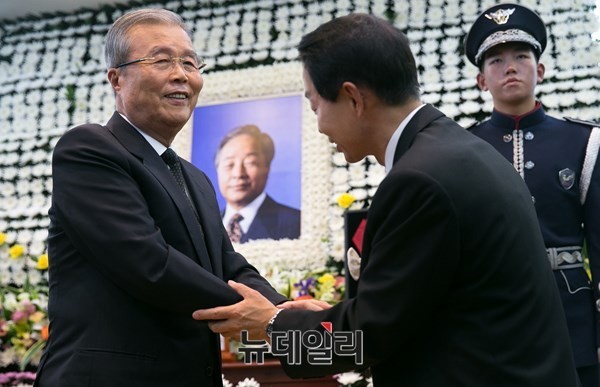 ▲ 더불어민주당 김종인 선거대책위원장이 25일 제1차 선대위 회의에서 "선대위가 친노중심으로 구성됐다는 비판에 별로 관심을 기울이지 않는다"고 말했다. ⓒ뉴데일리 정상윤 기자