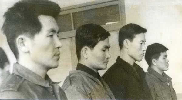 ▲ 1965년 통일혁명당 사건 1차 공판 당시 신영복(왼쪽). ⓒ월간조선 보도화면 캡쳐