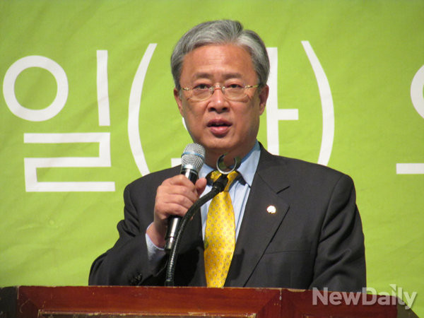 ▲ 국민의당 유성엽 당헌기초위원장은 26일 전북 전주화산체육관에서 열린 국민의당 전북도당 창당대회에서 정동영 전 의장이 당에 합류해야 한다고 주장했다. ⓒ전주(전북)=뉴데일리 정도원 기자