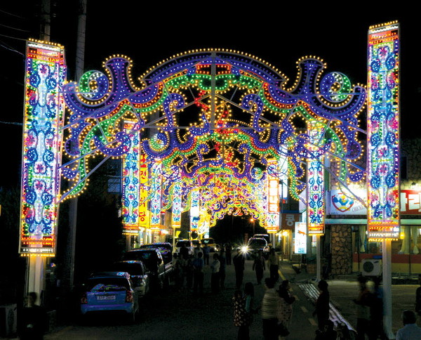 ▲ 충주 수안보에 설치된 루미나리에ⓒ충주시